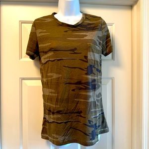 Camouflage tee, size Med